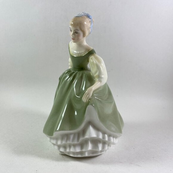 1966 Royal Doulton England Bone China Figurine HN 2211 FAIR MAIDEN Green - Picture 2 of 9